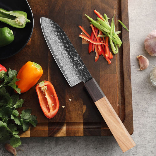 Couteau japonais Santoku en acier Damas - Manche en bois d'olivier