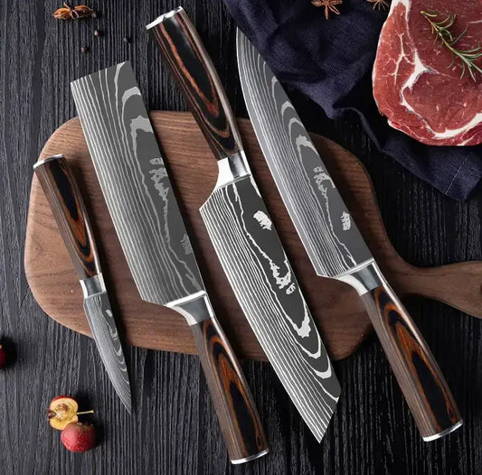 Set de quatre couteaux japonais Kiritsuke, Nakiri, Gyuto et Petty en acier damas - Manche en bois stabilisé